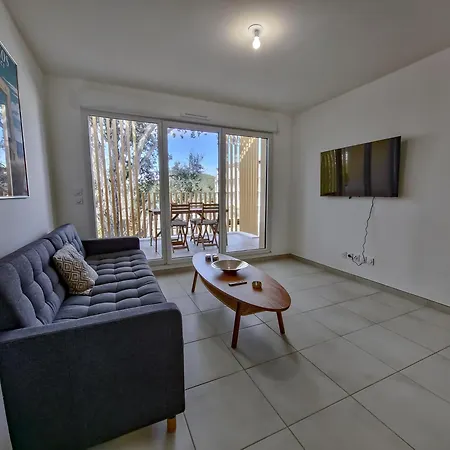 Kalia New With Terrace Apartment